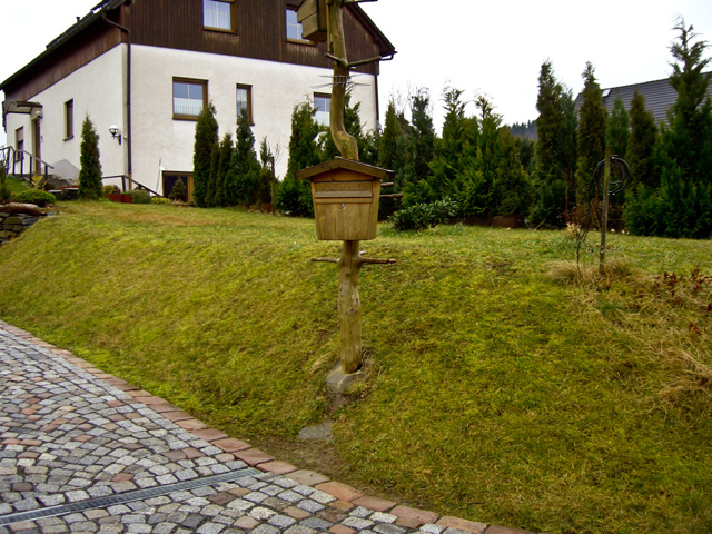 Referenzbild: 52 Rasenfläche soll durch Bepflanzung und Wege aus Naturstein umgestaltet werden.
